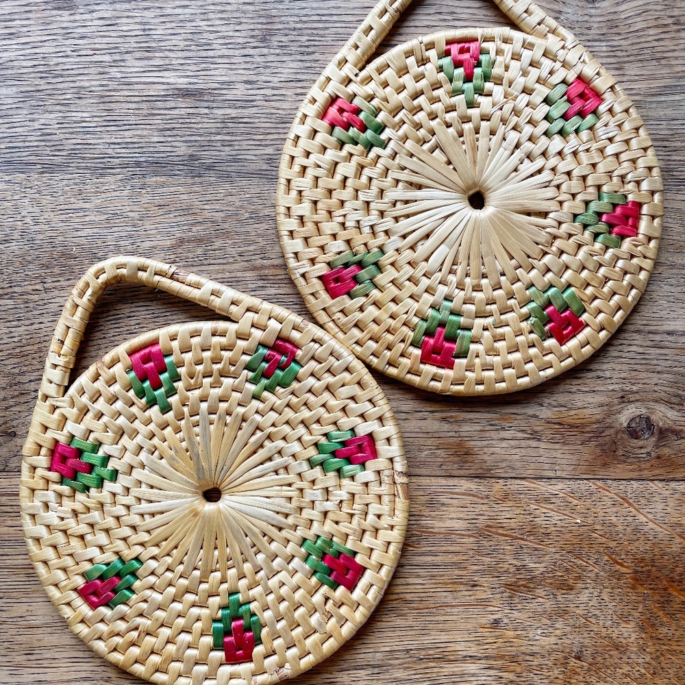 Set - 2 vintage trivets raffia straw hot pad